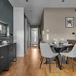 Apartamento Either A Large Or A Small *