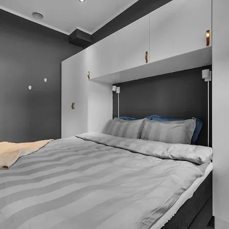 Either A Large Or A Small Apartamento *