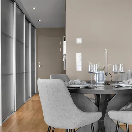 Either A Large Or A Small * 特罗姆瑟