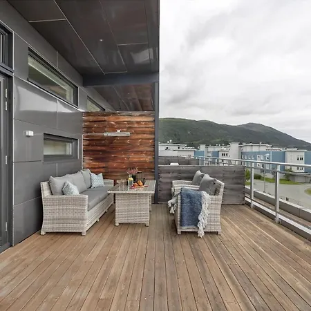 Either A Large Or A Small Apartamento Tromsø