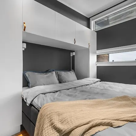 公寓 Either A Large Or A Small *