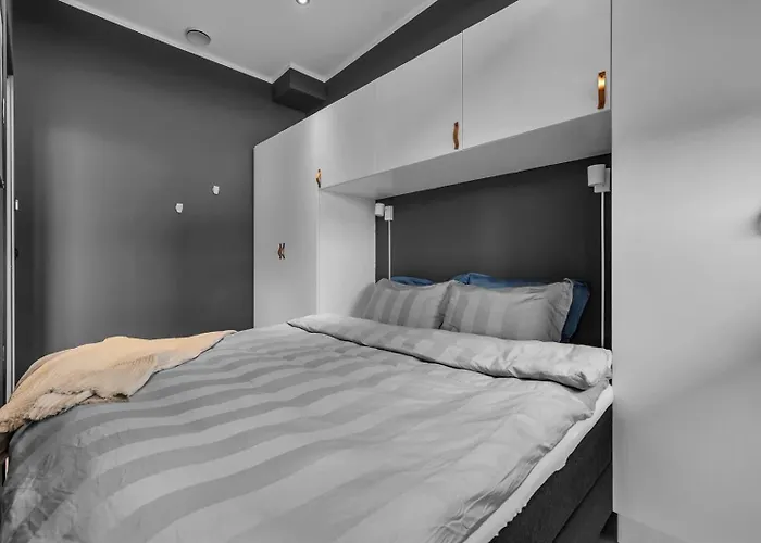 Either A Large Or A Small Apartamento *