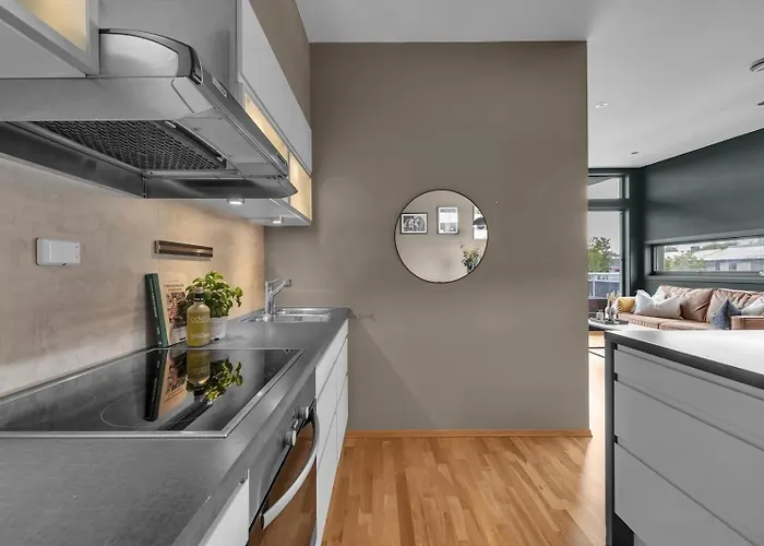 Either A Large Or A Small Apartamento