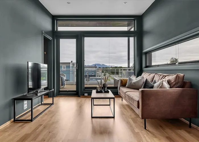 Either A Large Or A Small Apartamento