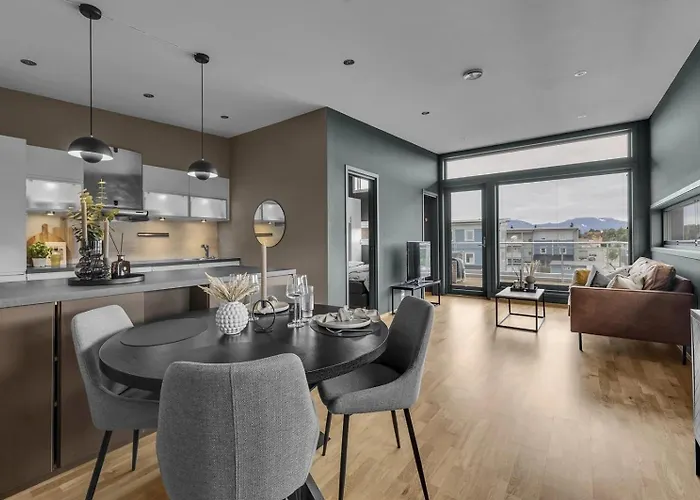 Either A Large Or A Small Apartamento *