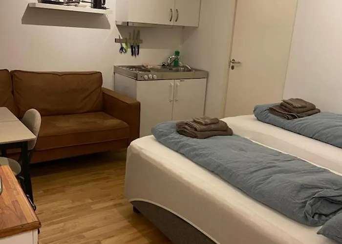 Either A Large Or A Small Apartamento